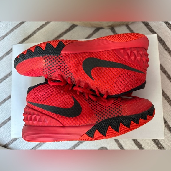 Nike—Kyrie 1 Deceptive Red. - Picture 2 of 4